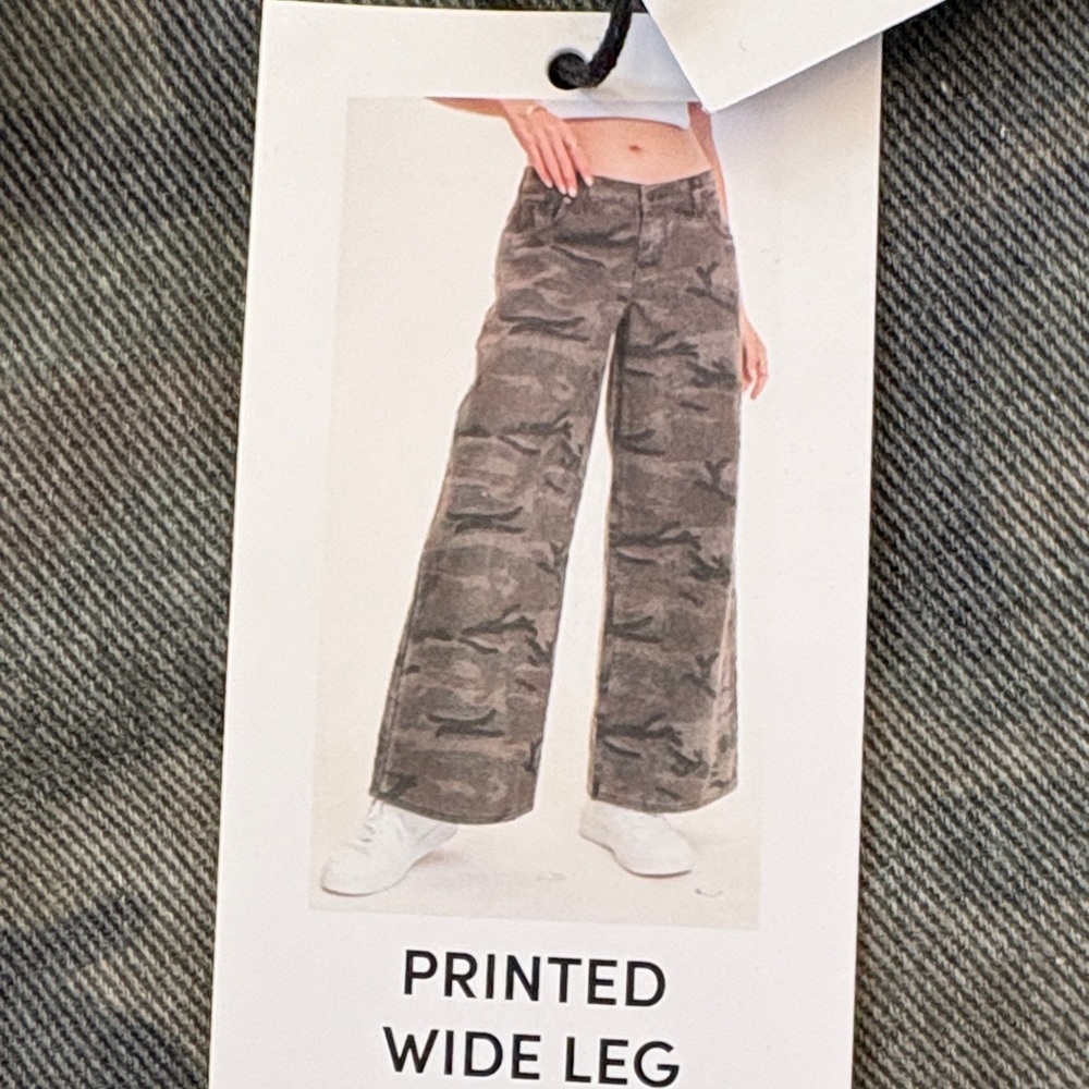 Refrain Camouflage Print Wide Leg Jeans Junior Size 9. Camo Grunge Streetwear